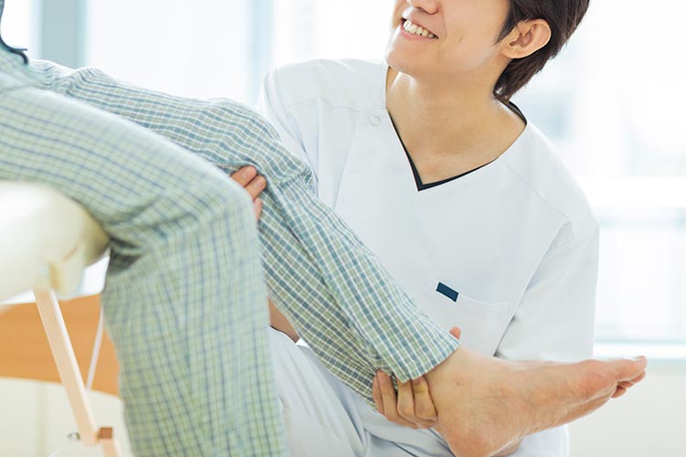 足の痛みイメージ